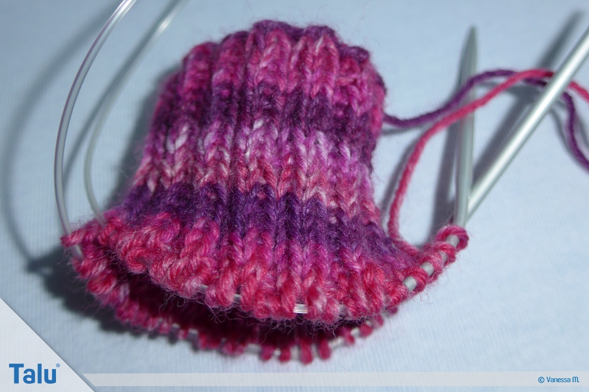Socken stricken mit Rundstricknadel, Bündchenmuster